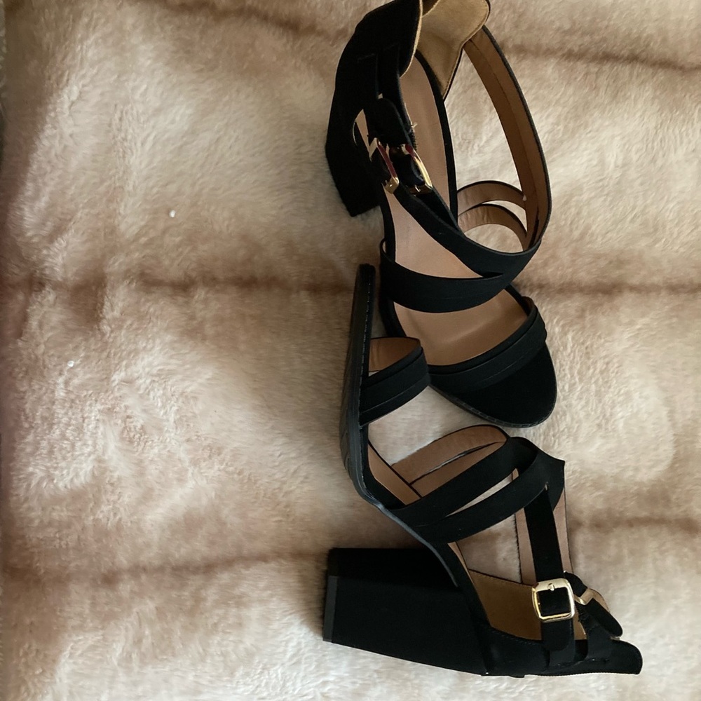 Black Strappy heels!!